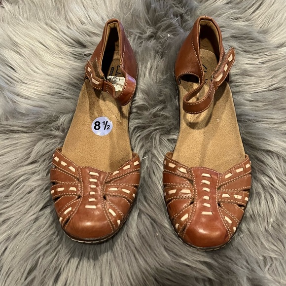 Sandals open box. Never used - Picture 2 of 2